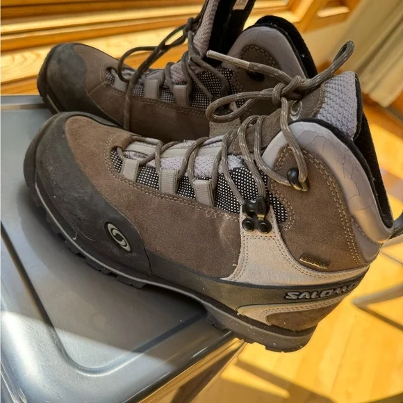 Salomon Tan and Brown Outdoor Boots - Picture 2 of 7